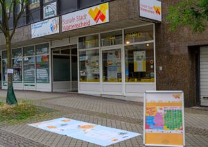 Spieleparcours für Kinder in Wattenscheid: Aufkleber auf dem Boden