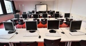 Das smarte Klassenzimmer: PC-Arbeitsplätze der Lieselotte Rauner Hauptschule in Bochum