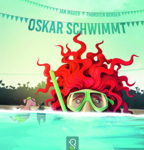 Oskar schwimmt: Oskar mit Schnorchel im Wasser