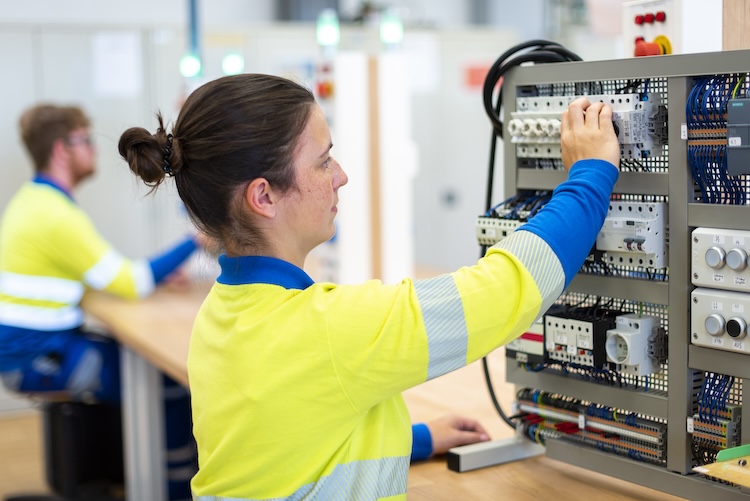 Gut vernetzt für eine sichere Energieversorgung: Justin erzählt im Interview über seine Ausbildung bei der Westnetz GmbH