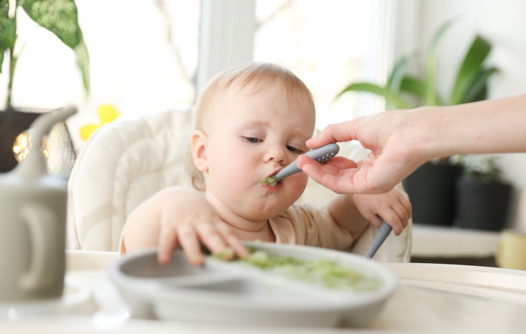Beikost ab wann Baby beim Essen