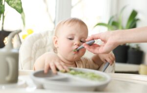 Beikost ab wann Baby beim Essen